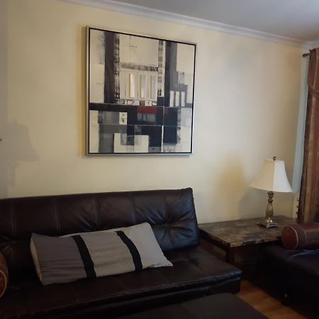 Three Bedroom Holiday Apartment Longueuil Luaran gambar