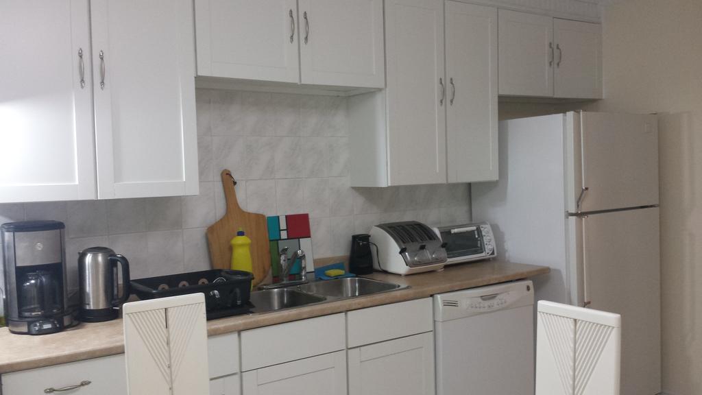 Three Bedroom Holiday Apartment Longueuil Luaran gambar